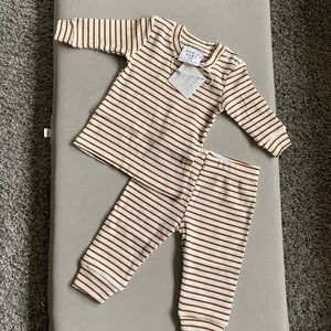 Mebie Baby 0-3 month NWT Honey + White Ribbed Two-piece Cozy Set